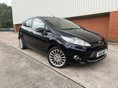 FORD FIESTA 1.4 TDCi DPF Titanium